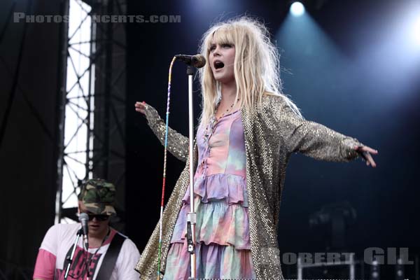 THE ASTEROIDS GALAXY TOUR - 2009-08-29 - SAINT CLOUD - Domaine National - Scene de la Cascade - 